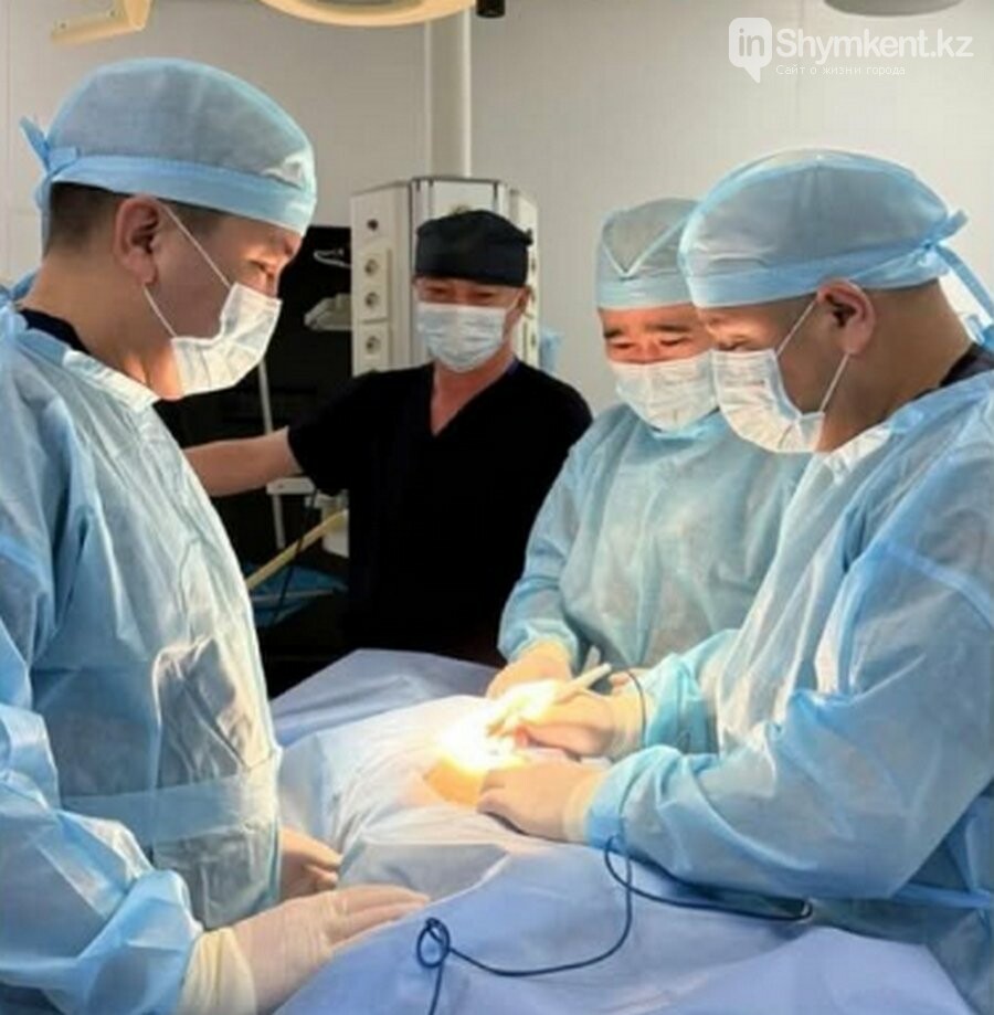 Врачи извлекли из желудка 8-летнего пациента крупный ком волос