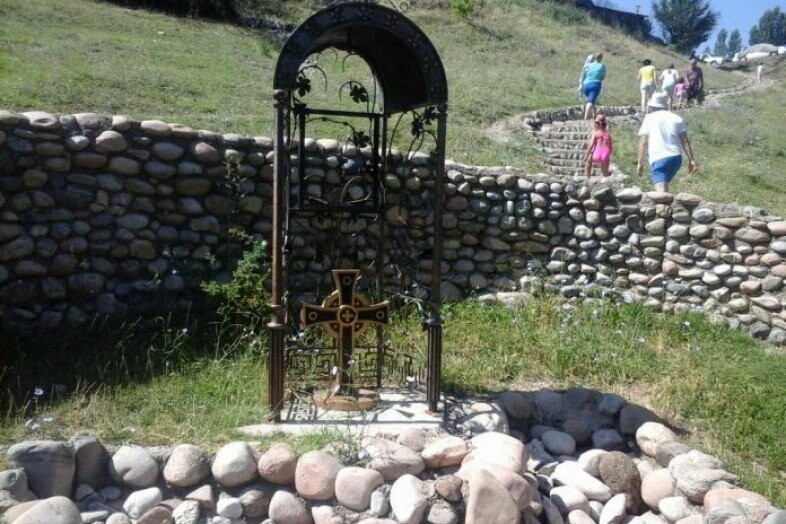 Фото заячерицкой церкви и родника На святом источнике в Георгиевке восстановлен украденный крест Новости
